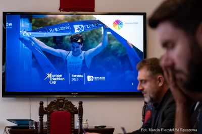 zdjęcie z konferencji prasowej dotyczącej Triathlonu w Stolicy Podkarpacia, fot. Grzegorz Bukała, Urząd Miasta Rzeszowa